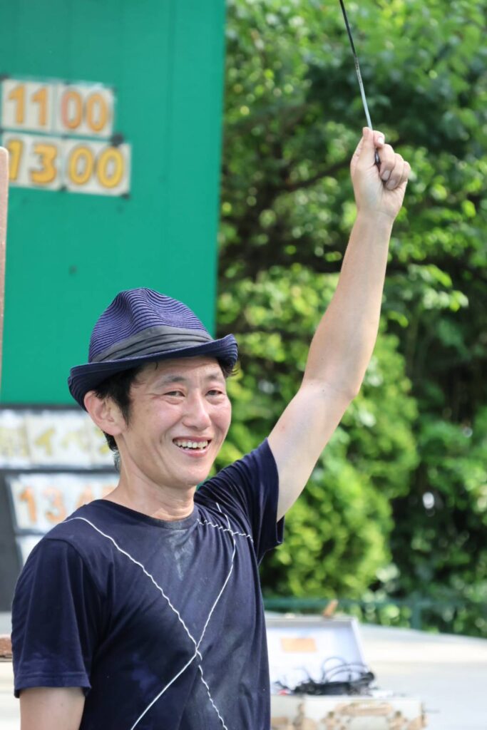 大道芸人GEN(ジェン)が宇都宮動物園 大道芸イベントでサーカスショーを行っている