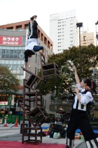 集まれ!池袋みんなの大道芸2019秋 アルジェントさーかす チェアーアクロバット5