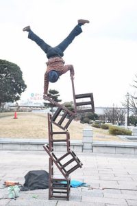 葛西臨海公園での大道芸!GEN(ジェン)の5丁椅子サーカス芸