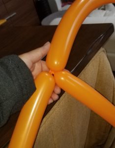 バルーンアート アルファベットAの作り方1