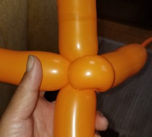 バルーンアート アルファベットAの作り方7