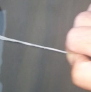 バルーンアート結び玉の移動方法口の方に移動する。
