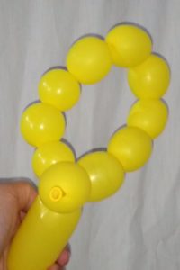 複数の玉を止める風船のひねり方