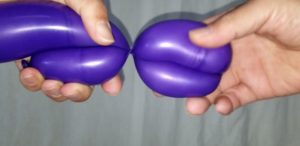 風船をひねる!2本の風船の玉を作る