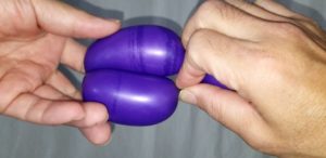 風船の結び方!端っこで2本の風船を結ぶやり方