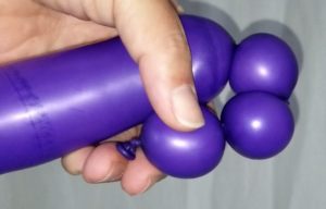 バルーンアートで2つの玉を途中で結んでみる