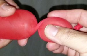 バルーンアートのバブルの調整方法!ねじった部分を戻す。