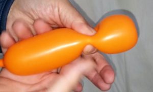 バルーンアートのチューリップひねり