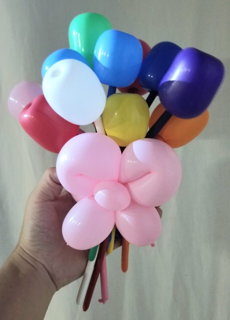 バルーンアートのチューリップの花束