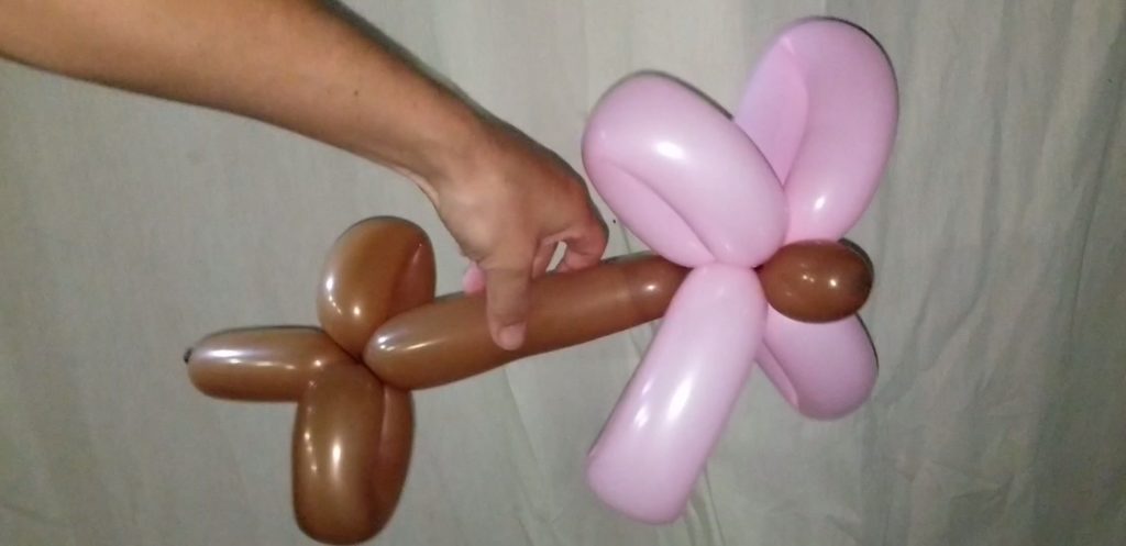 バルーンアートの一般的な花の作り方
