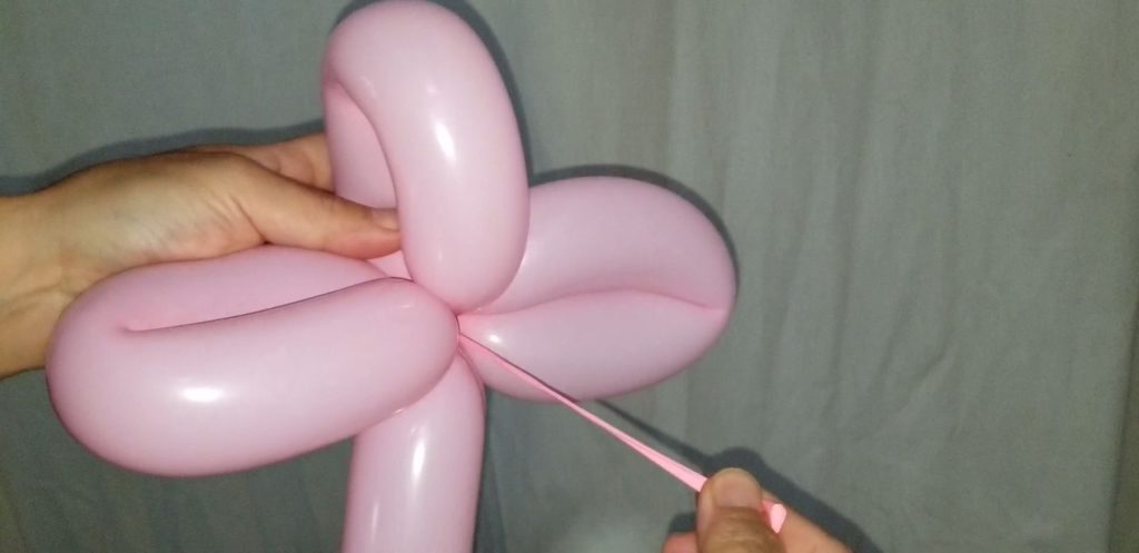 超簡単な4枚花のバルーンアートの作り方