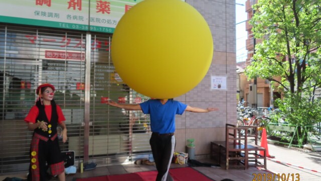 風船人間の大道芸!アルジェントさーかす
