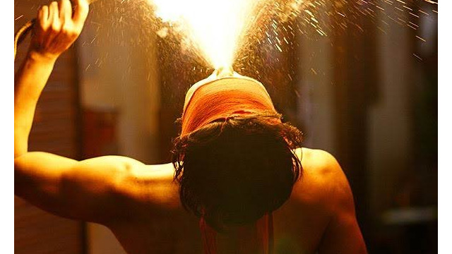 小さく吹く火吹き大道芸人GEN(ジェン)