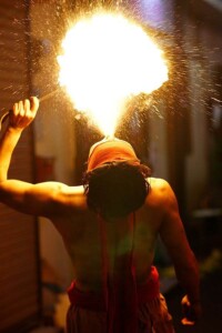 小さく吹く火吹き大道芸人GEN(ジェン)