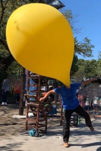 上野公園 ヘブンアーティスト 大道芸人GEN(ジェン) 風船人間