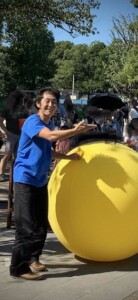 上野公園 ヘブンアーティスト 大道芸人GEN(ジェン) 巨大な風船