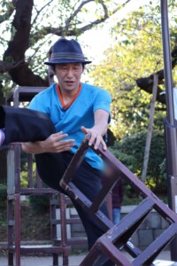 大道芸人GEN(ジェン)ヘブンアーティストTOKYO2019 大道芸人GEN(ジェン)椅子倒立スタート