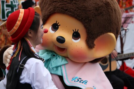 クラウンアルくん新小岩駅東北ひろばまつり2019 モンチッチと一緒