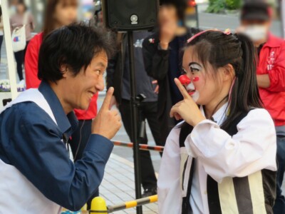 内緒!シ~ッだよ!!あつぎ国際大道芸でのアルジェントさーかすのワンシーン