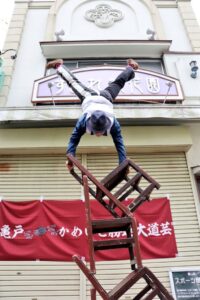 大道芸人 GEN(ジェン)の倒立!かめいど勝運大道芸