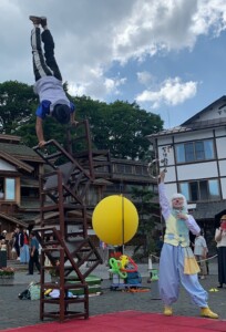 草津湯畑大道芸アルジェントさーかすロイくんバージョン